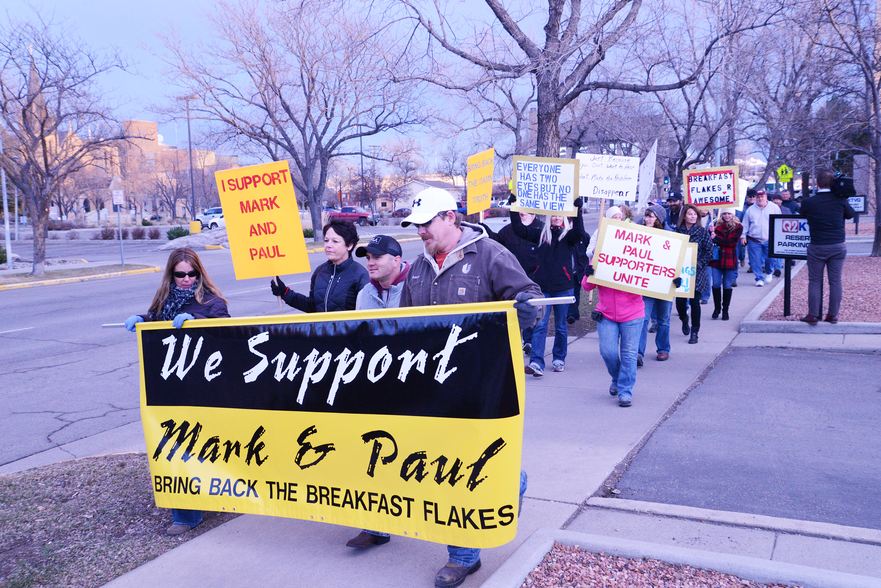 Conservative radio DJ suspended, listeners take to rally to support his return